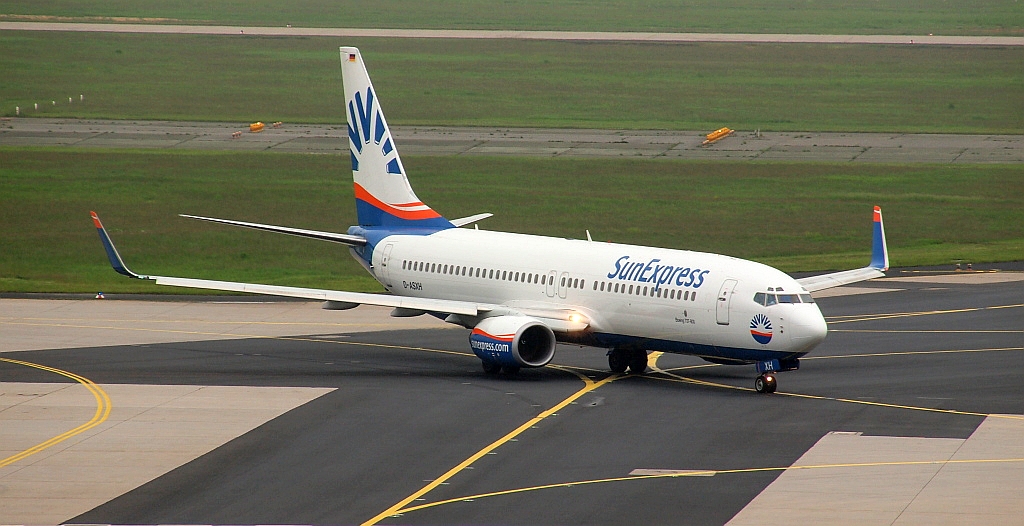 Kliknij obrazek, aby uzyskać większą wersję

Nazwa:	P5170804_B737_SunExpress.jpg
Wyświetleń:	91
Rozmiar:	405,6 KB
ID:	105412