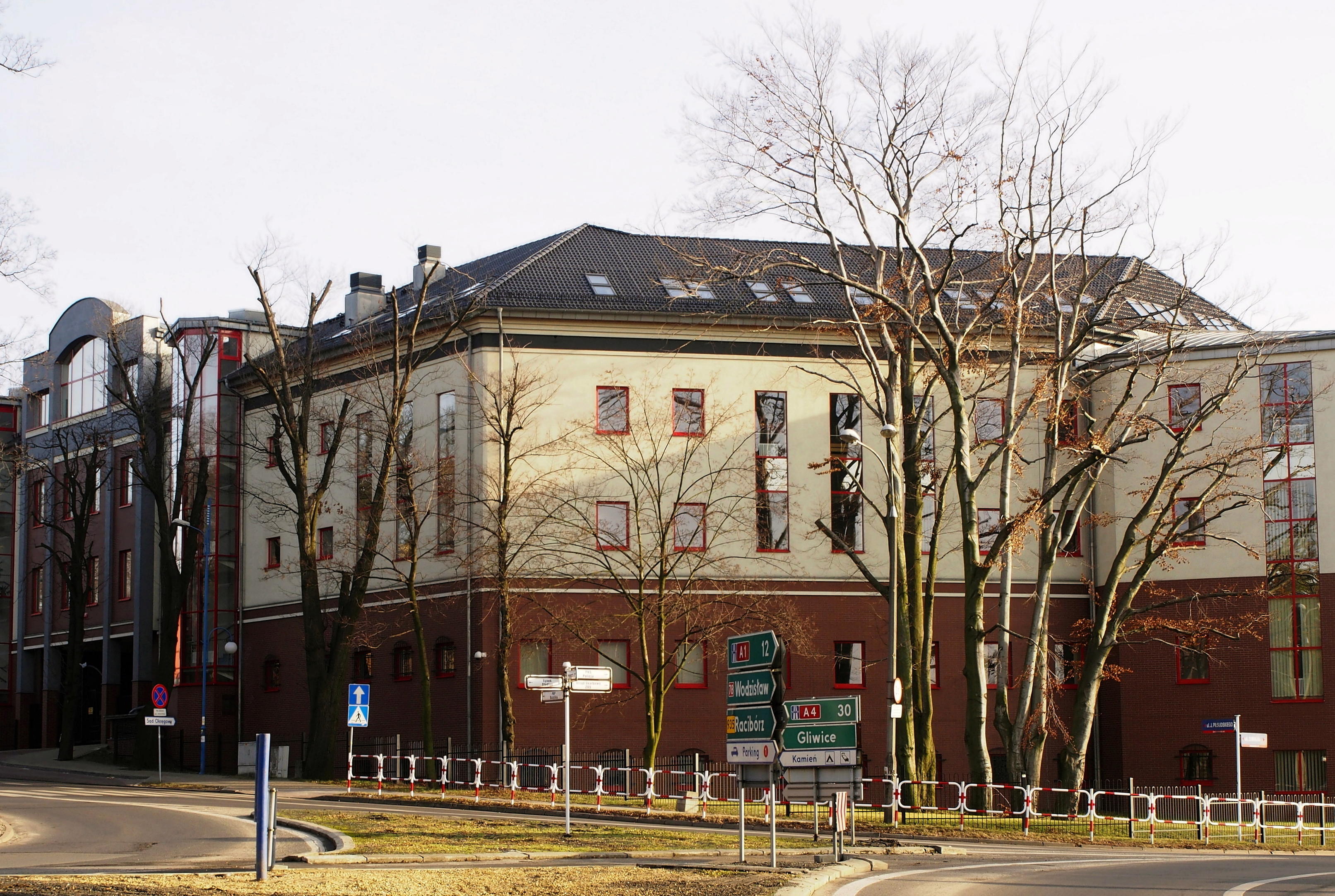 Kliknij obrazek, aby uzyskać większą wersję

Nazwa:	Sad Okregowy...W.jpg
Wyświetleń:	184
Rozmiar:	1,12 MB
ID:	166982