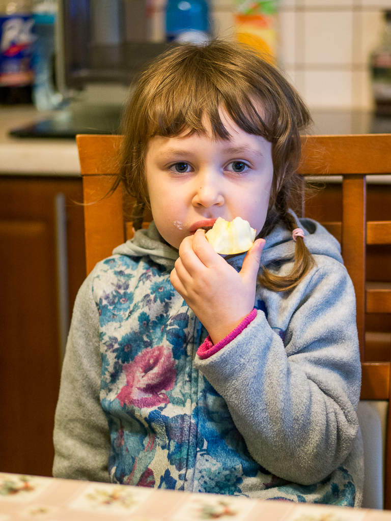 Kliknij obrazek, aby uzyskać większą wersję

Nazwa:	Nika z jablkiem-1180526.jpg
Wyświetleń:	537
Rozmiar:	736,1 KB
ID:	167907