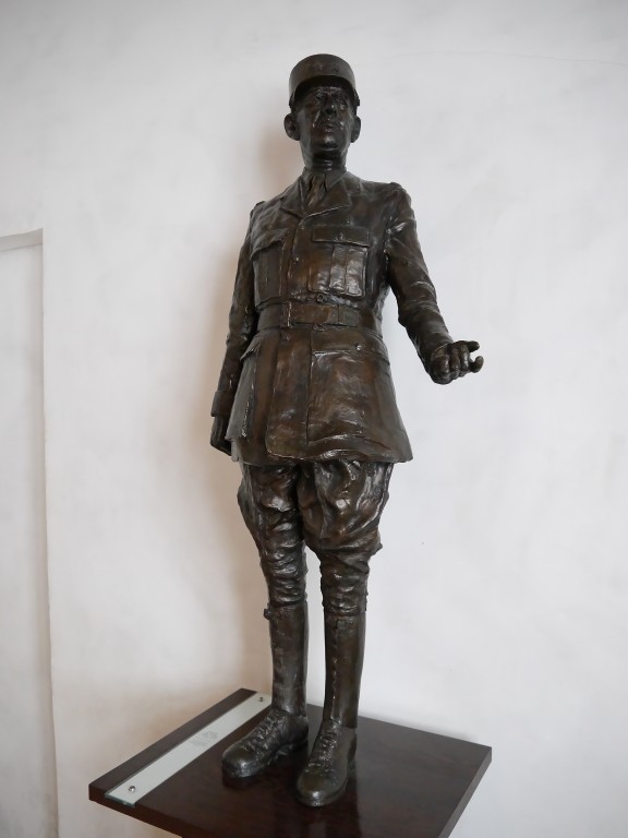 Kliknij obrazek, aby uzyskać większą wersję

Nazwa:	Charles de Gaulle.jpg
Wyświetleń:	224
Rozmiar:	51,9 KB
ID:	170332