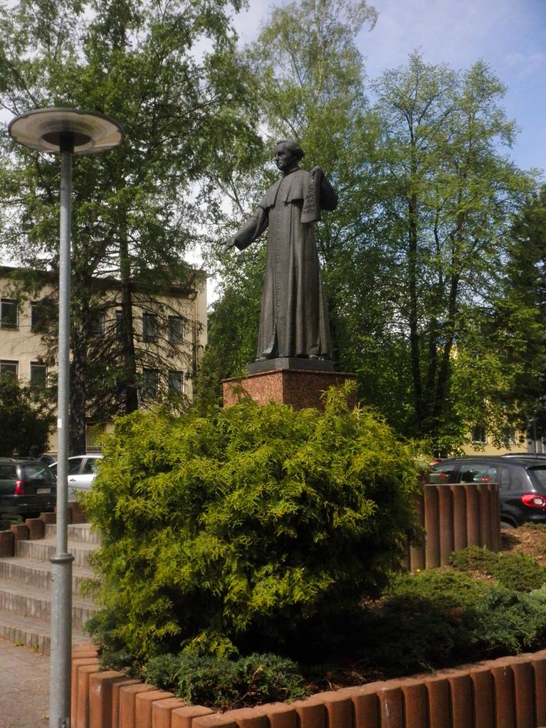 Kliknij obrazek, aby uzyskać większą wersję

Nazwa:	pomnik1.jpg
Wyświetleń:	249
Rozmiar:	180,7 KB
ID:	175169
