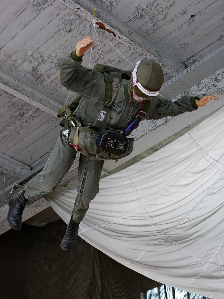 Kliknij obrazek, aby uzyskać większą wersję

Nazwa:	spadochroniarz.jpg
Wyświetleń:	45
Rozmiar:	203,7 KB
ID:	272635