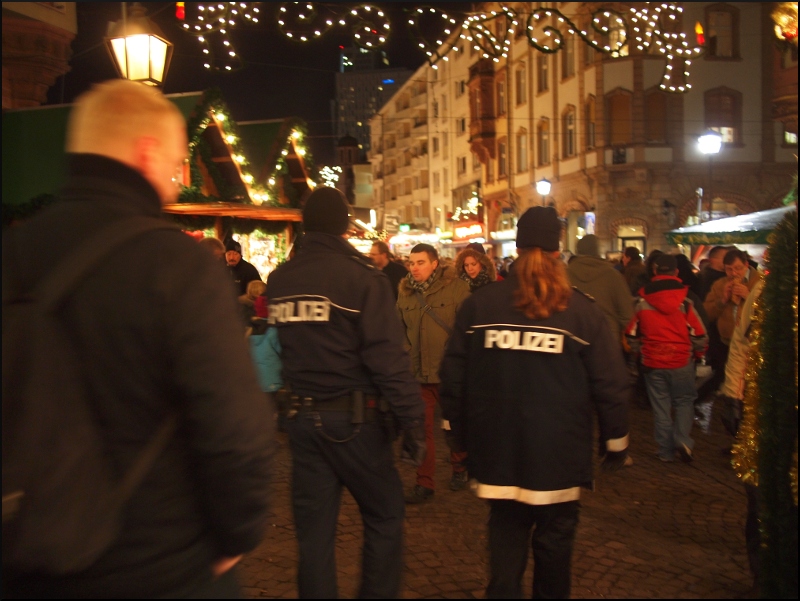 Nazwa:  policjanci.jpg
Wyświetleń: 151
Rozmiar:  225,6 KB